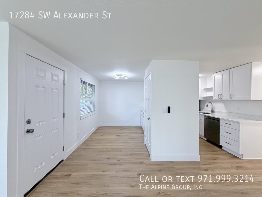 $350 OFF DEPOSIT🌿Stylish Remodel + Fenced Backyard Access property image