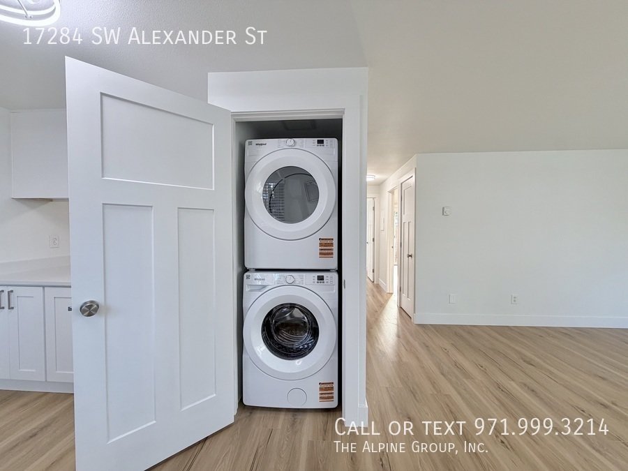 $350 OFF DEPOSIT🌿Stylish Remodel + Fenced Backyard Access property image