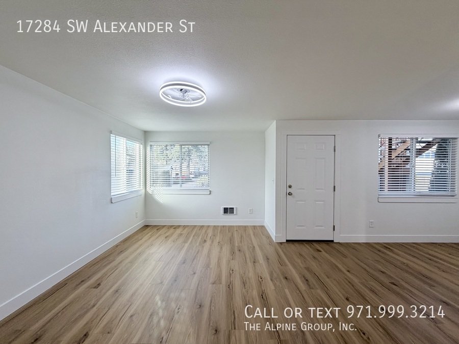 $350 OFF DEPOSIT🌿Stylish Remodel + Fenced Backyard Access property image