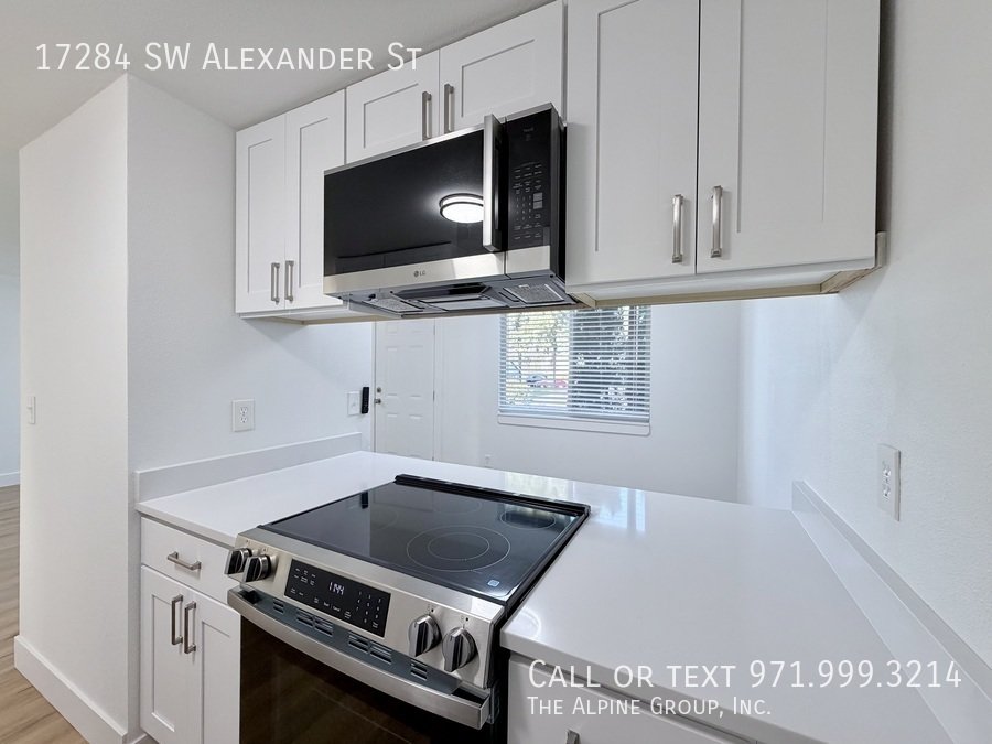 $350 OFF DEPOSIT🌿Stylish Remodel + Fenced Backyard Access property image