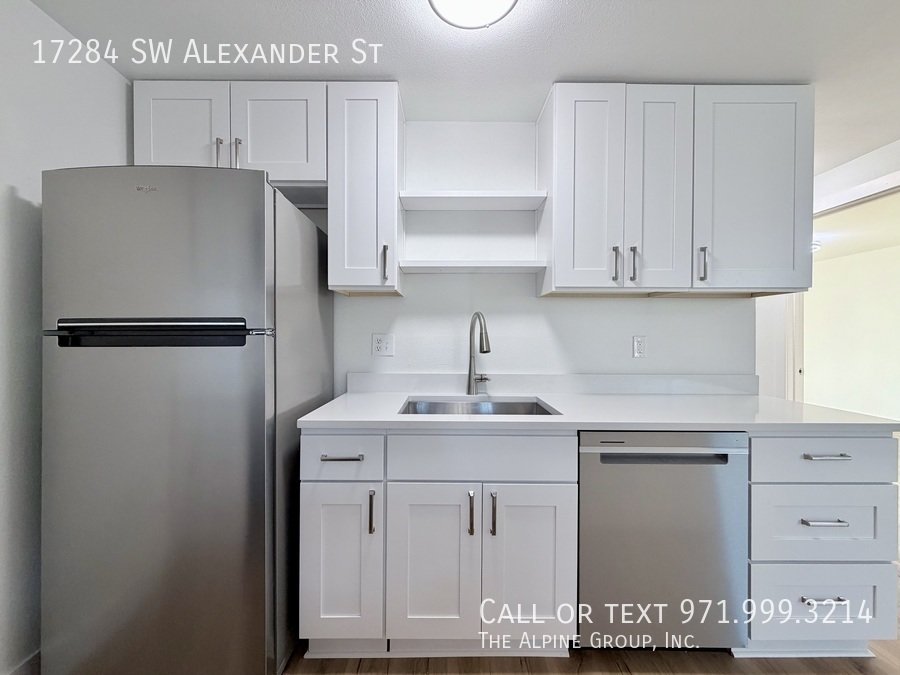 $350 OFF DEPOSIT🌿Stylish Remodel + Fenced Backyard Access property image