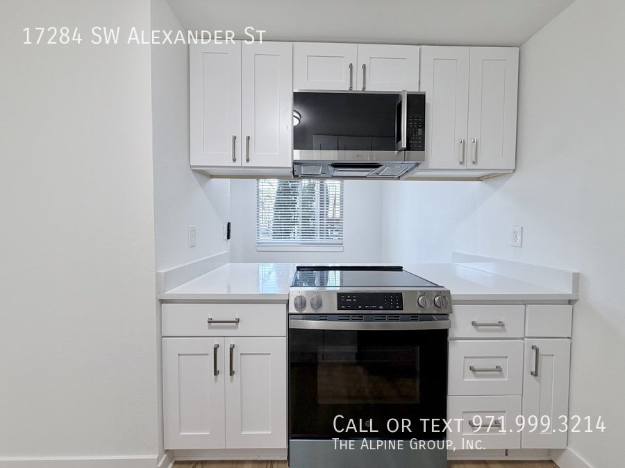 $350 OFF DEPOSIT🌿Stylish Remodel + Fenced Backyard Access property image