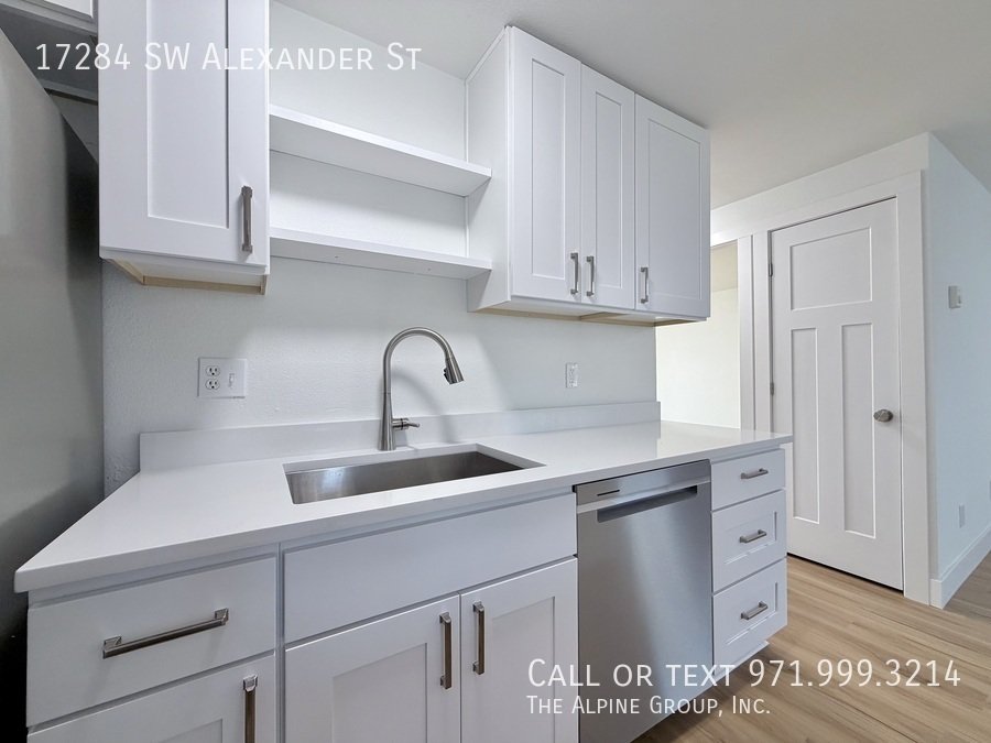 $350 OFF DEPOSIT🌿Stylish Remodel + Fenced Backyard Access property image