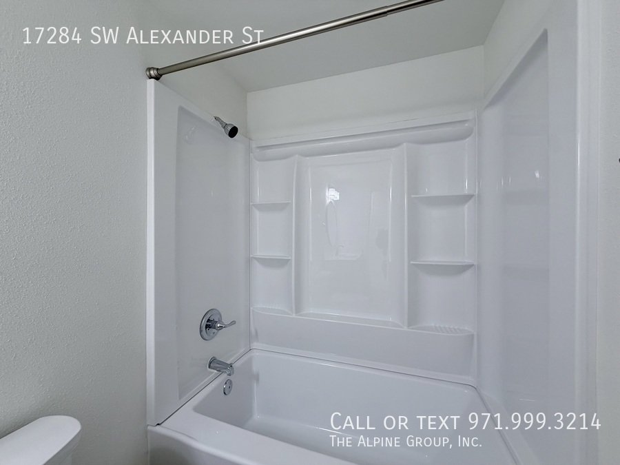 $350 OFF DEPOSIT🌿Stylish Remodel + Fenced Backyard Access property image