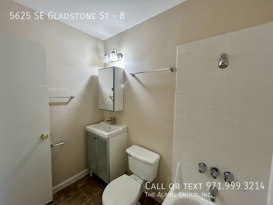 🌹 $500 OFF + Valentine’s Day $100 Dinner Gift! Live Near SE Foster 🍔💌 property image