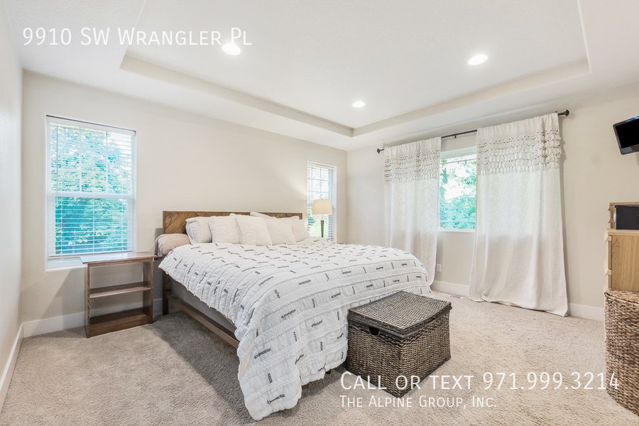 💘 Valentine’s Day Special! 🌼 Beautiful Corner-Lot Home – Bright, Airy & Inviting + Dinner on Us! property image