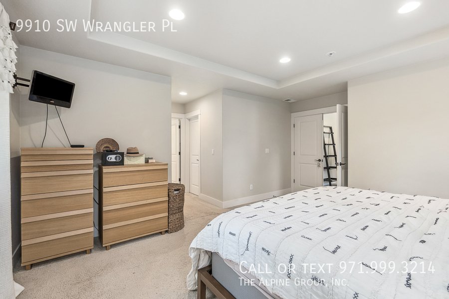 💘 Valentine’s Day Special! 🌼 Beautiful Corner-Lot Home – Bright, Airy & Inviting + Dinner on Us! property image