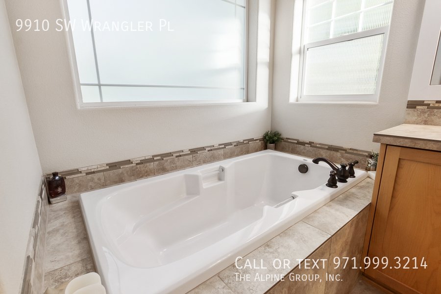 💘 Valentine’s Day Special! 🌼 Beautiful Corner-Lot Home – Bright, Airy & Inviting + Dinner on Us! property image