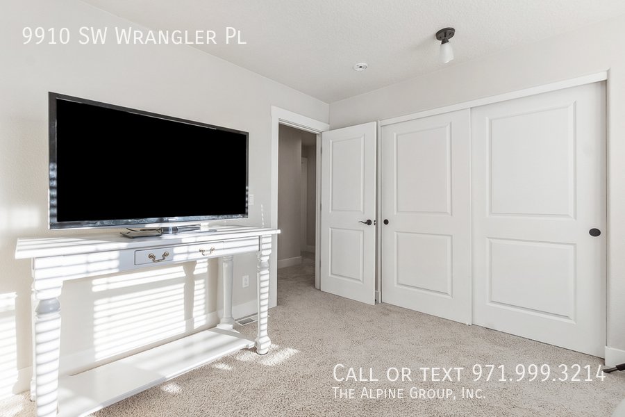 💘 Valentine’s Day Special! 🌼 Beautiful Corner-Lot Home – Bright, Airy & Inviting + Dinner on Us! property image