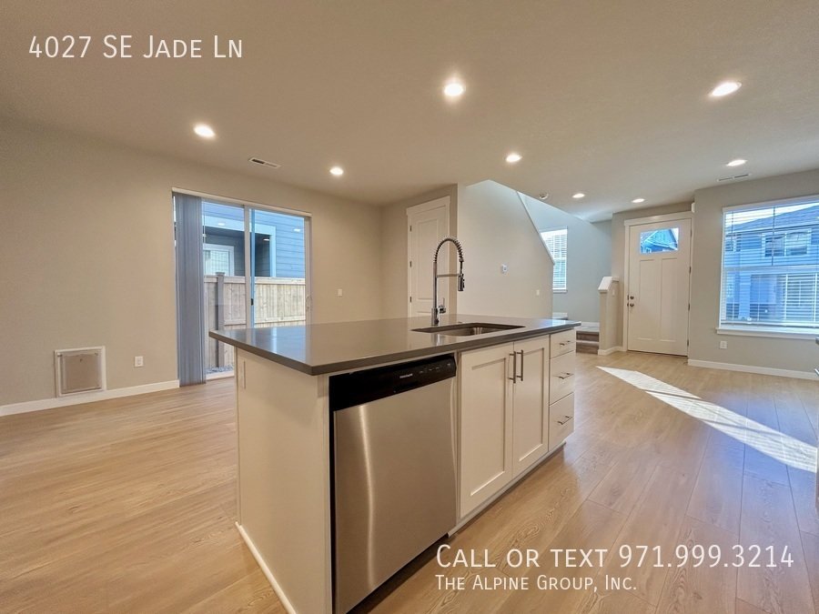 🌹 🛋️ Stylish 2024 Build with Dual Primary Suites | Valentine’s Day Move-In Bonus property image