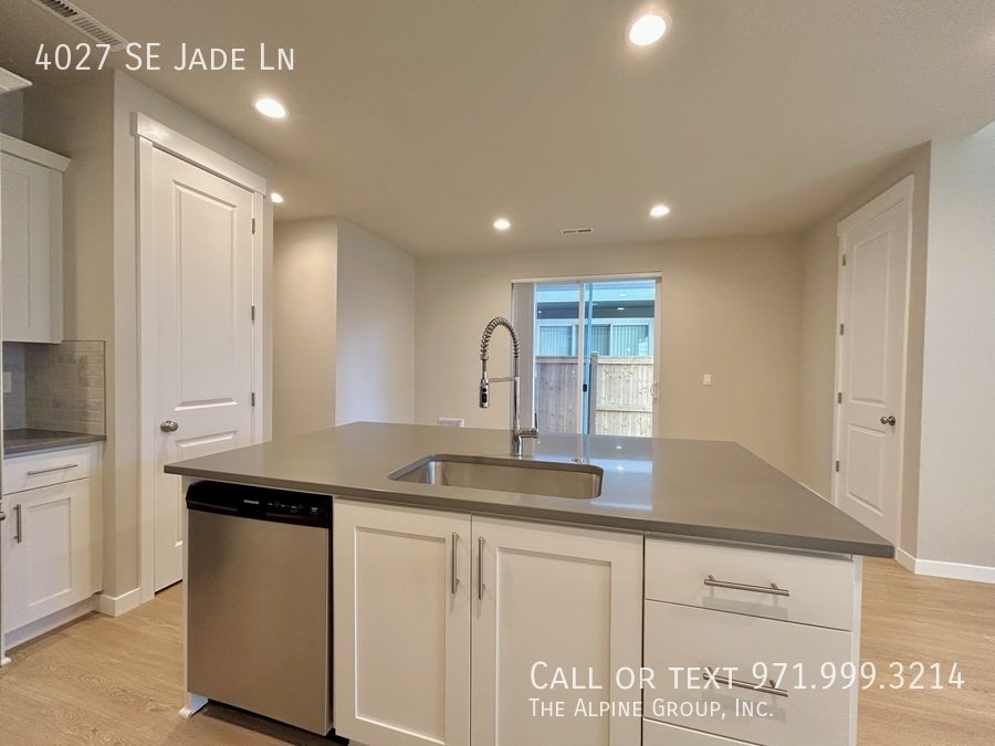 🌹 🛋️ Stylish 2024 Build with Dual Primary Suites | Valentine’s Day Move-In Bonus property image