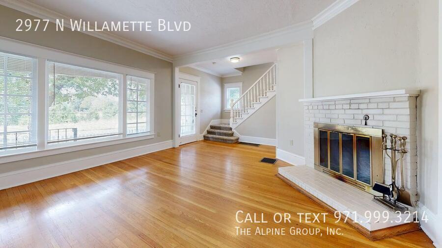 🌹🏡 River View Retreat in North Portland 🌊 | 💝 Move-In Before 2/14 & Enjoy a $100 Dinner Gift! 🍽️ property image