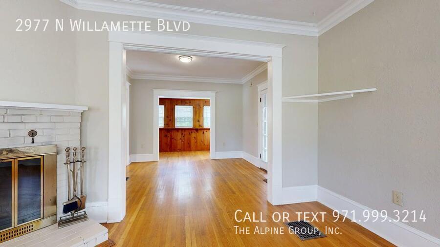 🌹🏡 River View Retreat in North Portland 🌊 | 💝 Move-In Before 2/14 & Enjoy a $100 Dinner Gift! 🍽️ property image