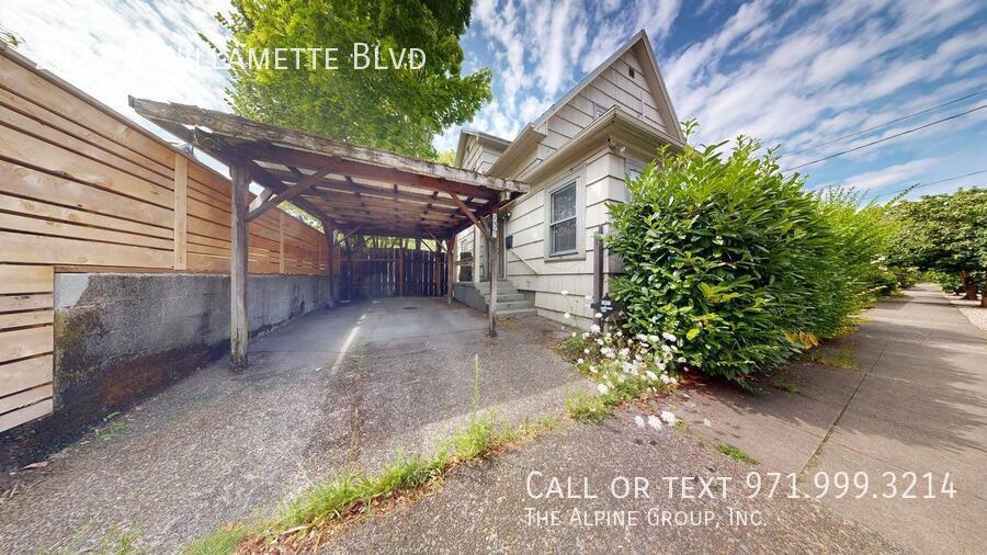 🌹🏡 River View Retreat in North Portland 🌊 | 💝 Move-In Before 2/14 & Enjoy a $100 Dinner Gift! 🍽️ property image