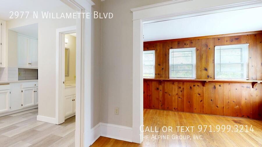 🌹🏡 River View Retreat in North Portland 🌊 | 💝 Move-In Before 2/14 & Enjoy a $100 Dinner Gift! 🍽️ property image