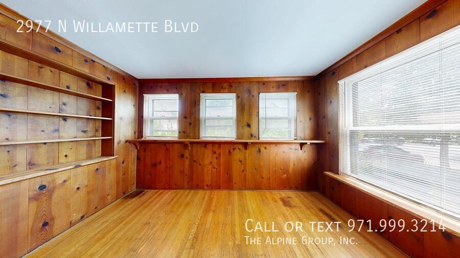 🌹🏡 River View Retreat in North Portland 🌊 | 💝 Move-In Before 2/14 & Enjoy a $100 Dinner Gift! 🍽️ property image