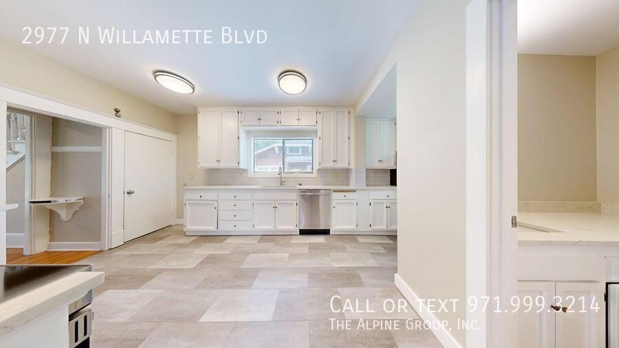 🌹🏡 River View Retreat in North Portland 🌊 | 💝 Move-In Before 2/14 & Enjoy a $100 Dinner Gift! 🍽️ property image