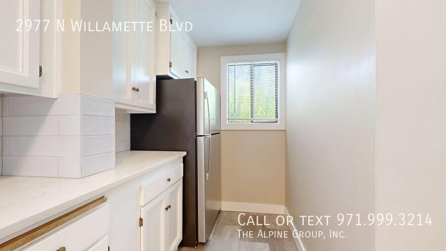 🌹🏡 River View Retreat in North Portland 🌊 | 💝 Move-In Before 2/14 & Enjoy a $100 Dinner Gift! 🍽️ property image