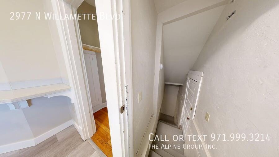 🌹🏡 River View Retreat in North Portland 🌊 | 💝 Move-In Before 2/14 & Enjoy a $100 Dinner Gift! 🍽️ property image