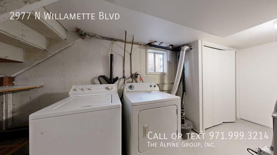 🌹🏡 River View Retreat in North Portland 🌊 | 💝 Move-In Before 2/14 & Enjoy a $100 Dinner Gift! 🍽️ property image