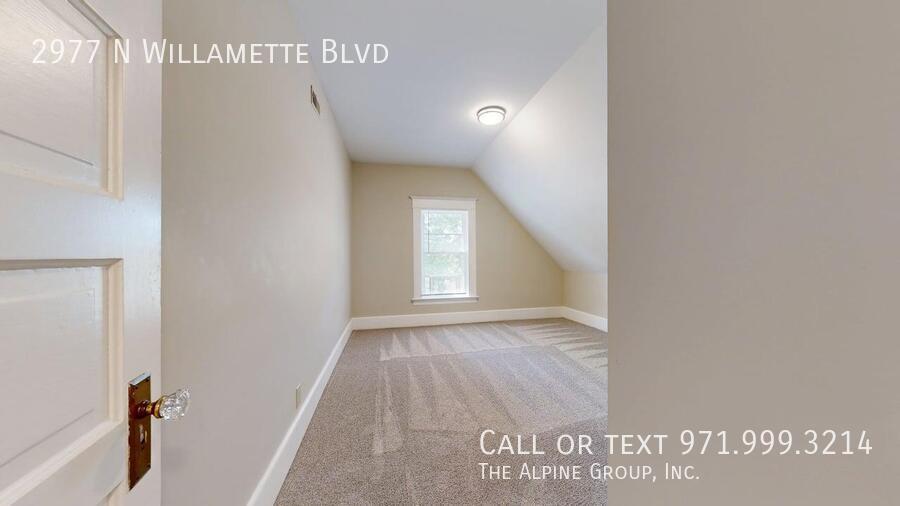 🌹🏡 River View Retreat in North Portland 🌊 | 💝 Move-In Before 2/14 & Enjoy a $100 Dinner Gift! 🍽️ property image