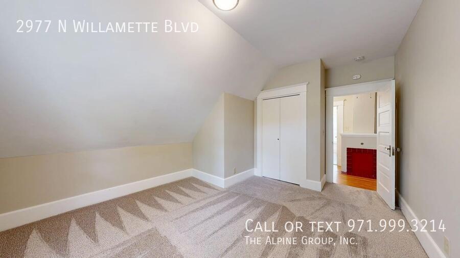 🌹🏡 River View Retreat in North Portland 🌊 | 💝 Move-In Before 2/14 & Enjoy a $100 Dinner Gift! 🍽️ property image