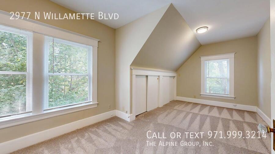 🌹🏡 River View Retreat in North Portland 🌊 | 💝 Move-In Before 2/14 & Enjoy a $100 Dinner Gift! 🍽️ property image