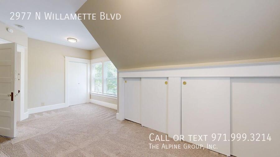 🌹🏡 River View Retreat in North Portland 🌊 | 💝 Move-In Before 2/14 & Enjoy a $100 Dinner Gift! 🍽️ property image