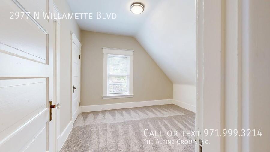 🌹🏡 River View Retreat in North Portland 🌊 | 💝 Move-In Before 2/14 & Enjoy a $100 Dinner Gift! 🍽️ property image