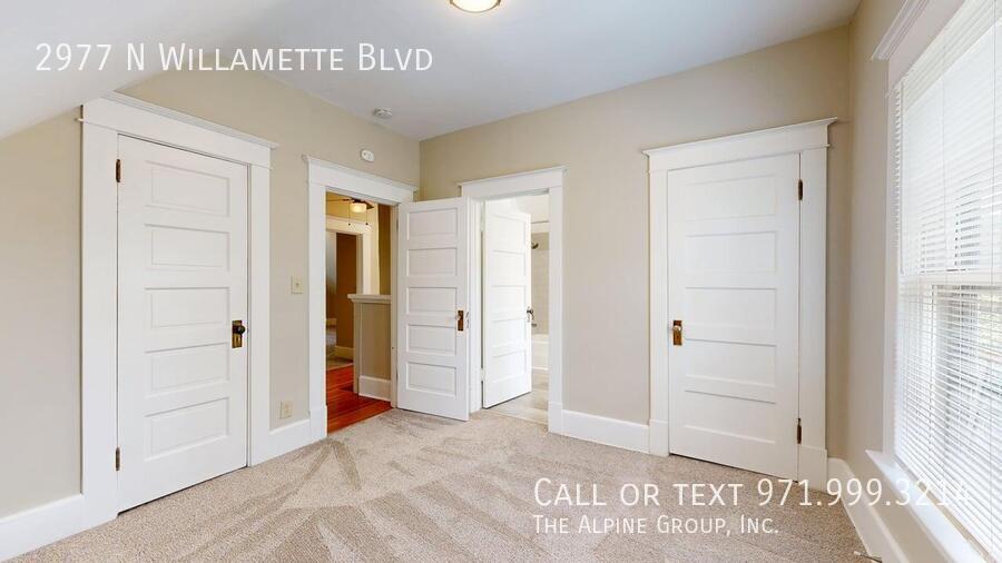 🌹🏡 River View Retreat in North Portland 🌊 | 💝 Move-In Before 2/14 & Enjoy a $100 Dinner Gift! 🍽️ property image