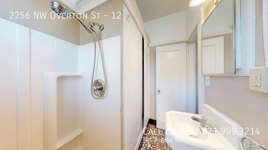 🌹 Studio on NW 23rd | Valentine’s Day Move-In Bonus – Dinner Gift Included property image