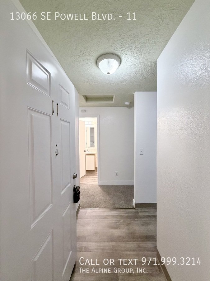 ❤️ Love the Extras! Parking & Garage Specials + $100 Dinner Gift 🍷 property image