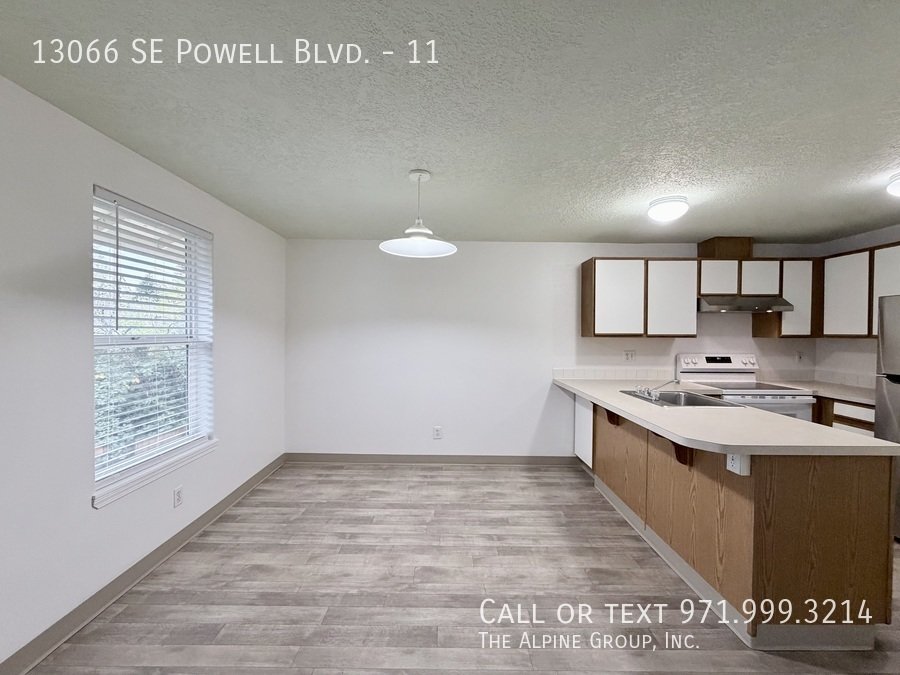 ❤️ Love the Extras! Parking & Garage Specials + $100 Dinner Gift 🍷 property image