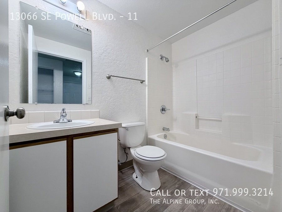 ❤️ Love the Extras! Parking & Garage Specials + $100 Dinner Gift 🍷 property image