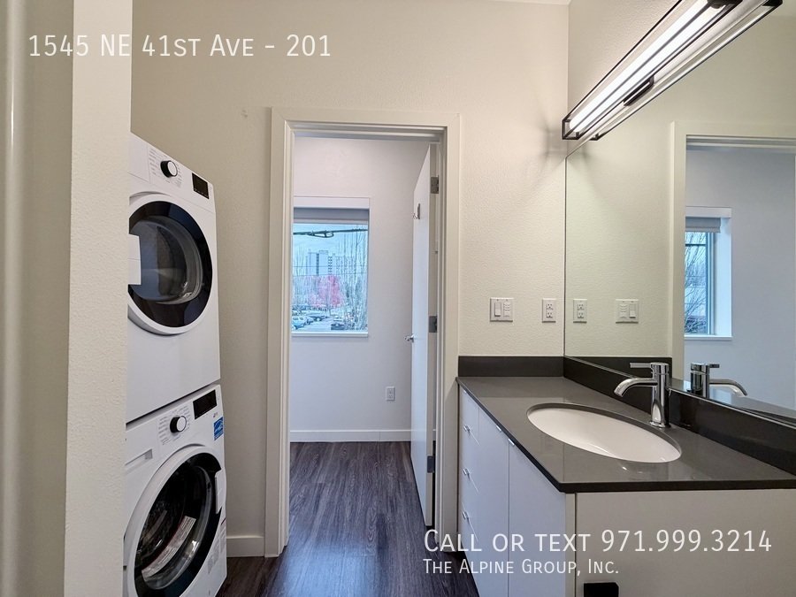 💘 Valentine’s Day Special! 🏡 Luxury Details & Prime Location at 41 Central property image