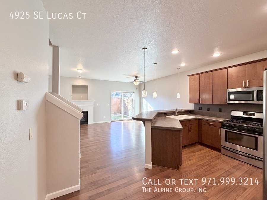 💝 Valentine’s Day Special! $500 OFF 🌿 Cozy Milwaukie Condo – Apply by 2/14 🍽️ property image