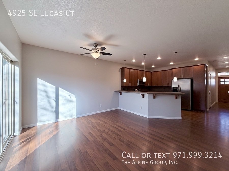 💝 Valentine’s Day Special! $500 OFF 🌿 Cozy Milwaukie Condo – Apply by 2/14 🍽️ property image