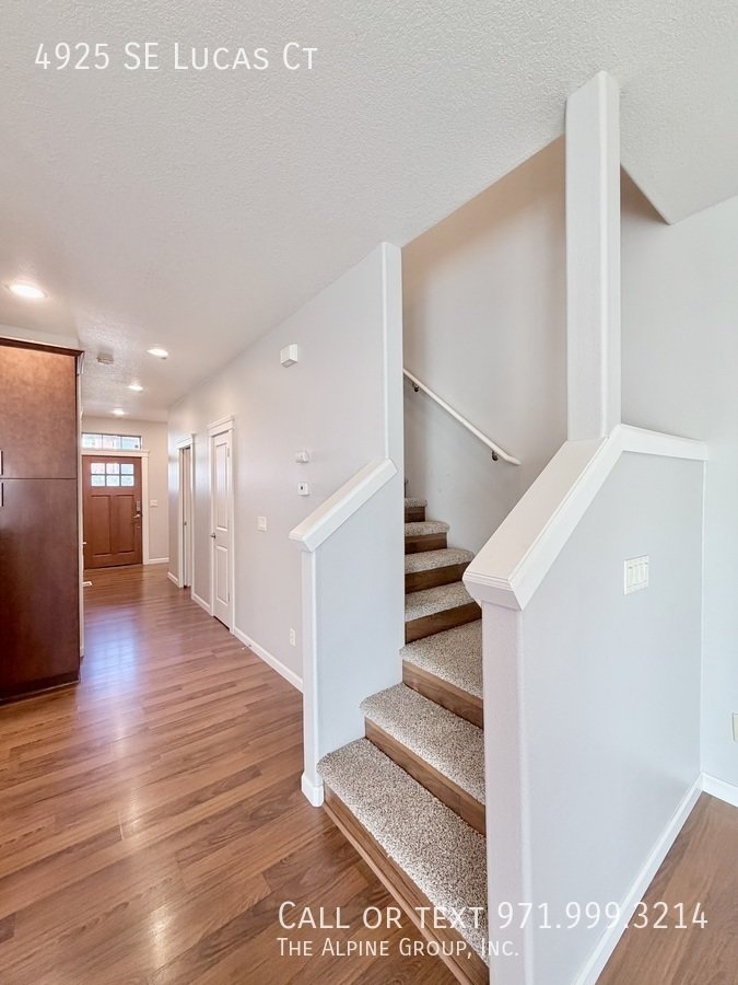 💝 Valentine’s Day Special! $500 OFF 🌿 Cozy Milwaukie Condo – Apply by 2/14 🍽️ property image