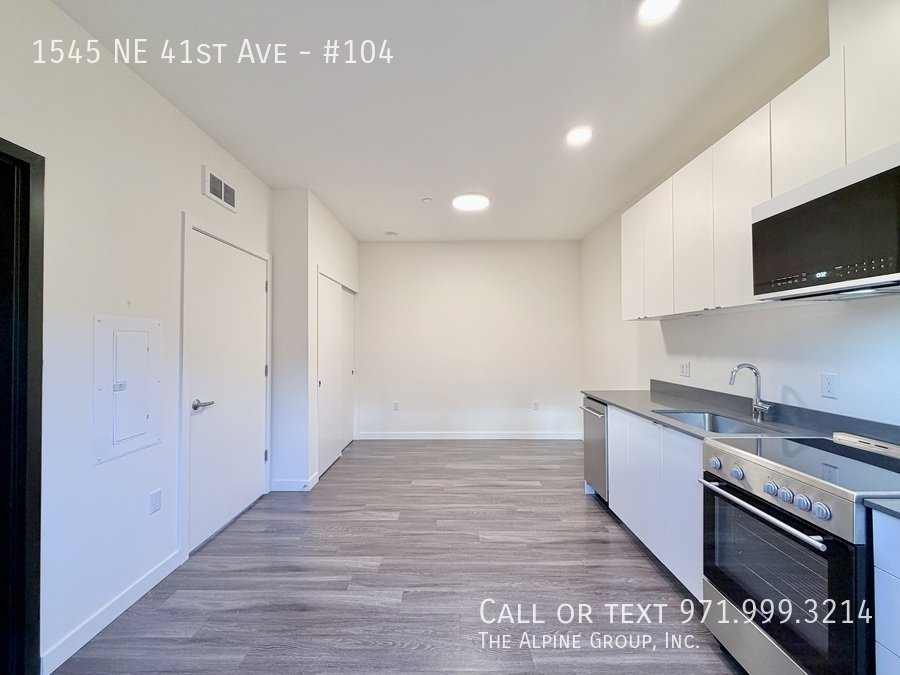 🌹 Ground Level Apartment with In-Unit W/D 🧺💫 | Valentine’s Day Special! property image