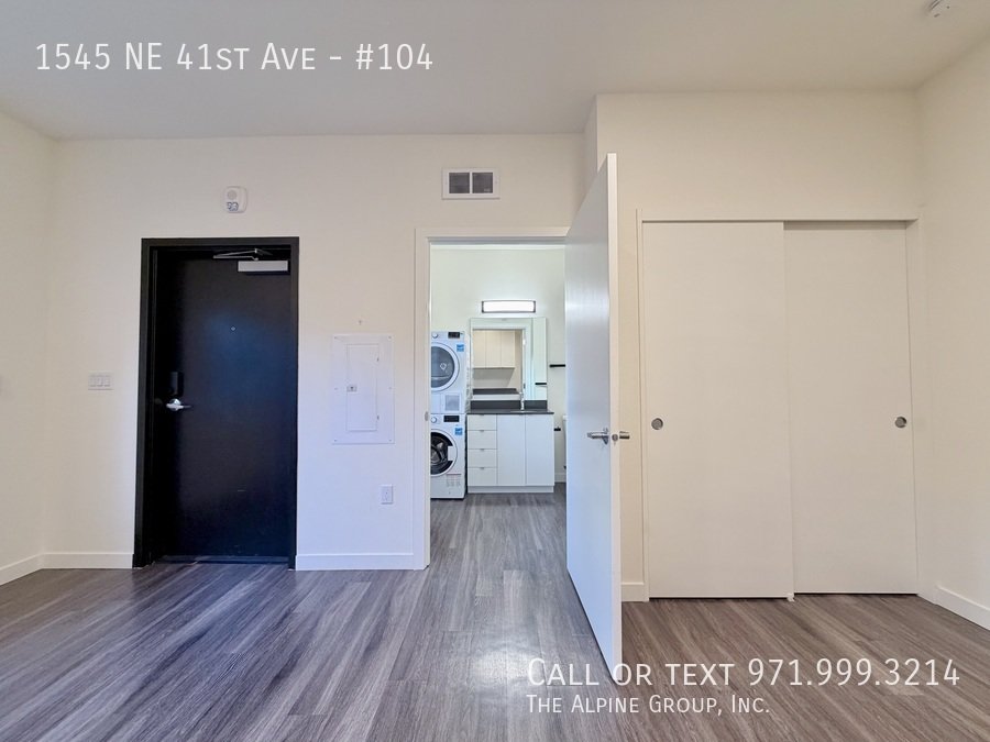 🌹 Ground Level Apartment with In-Unit W/D 🧺💫 | Valentine’s Day Special! property image