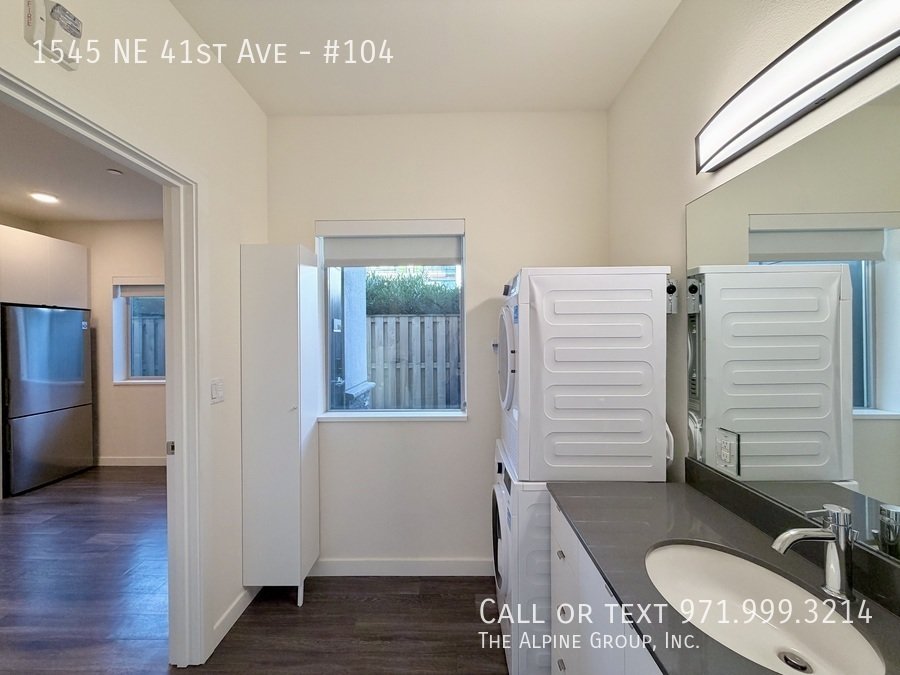 🌹 Ground Level Apartment with In-Unit W/D 🧺💫 | Valentine’s Day Special! property image
