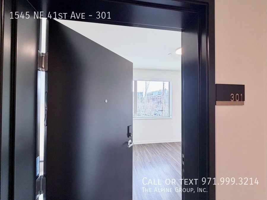 💝 Move-In by 2/14: 🏡 Luxury Details & Prime Location at 41 Central property image