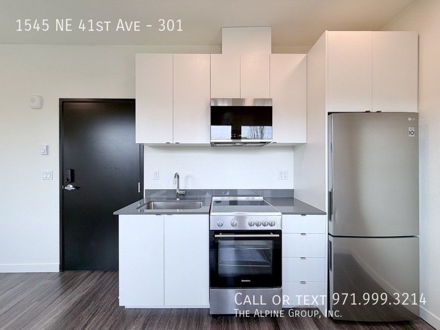 💝 Move-In by 2/14: 🏡 Luxury Details & Prime Location at 41 Central property image