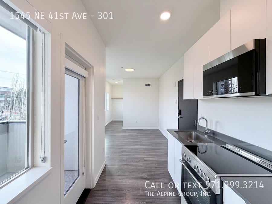 💝 Move-In by 2/14: 🏡 Luxury Details & Prime Location at 41 Central property image