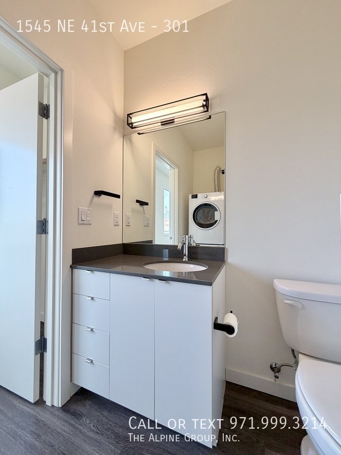 💝 Move-In by 2/14: 🏡 Luxury Details & Prime Location at 41 Central property image