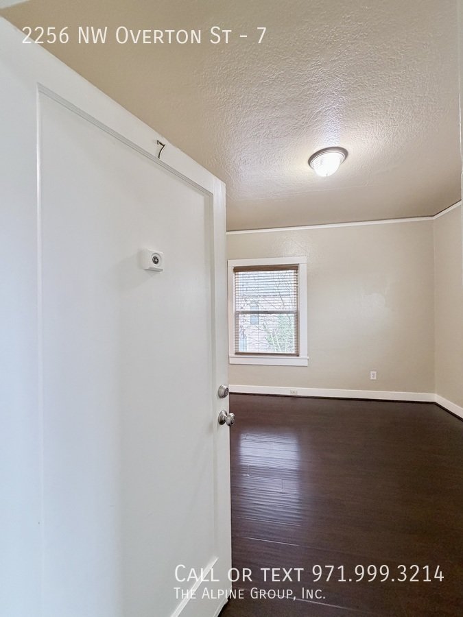 Top Floor Studio Near 23rd! Secure Building! property image