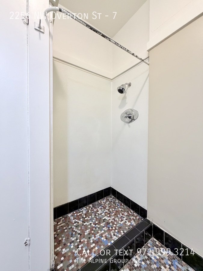 Top Floor Studio Near 23rd! Secure Building! property image