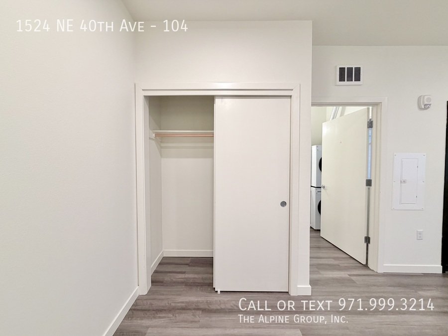 🌟Ground Floor Studio with In-Unit Laundry property image