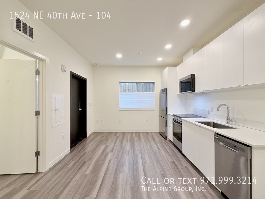 🌟Ground Floor Studio with In-Unit Laundry property image