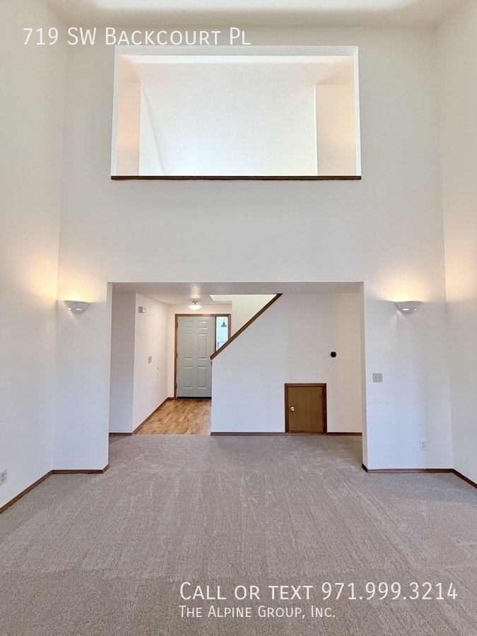 ✨ Vaulted Ceilings, Arched Windows & Natural Light Galore property image